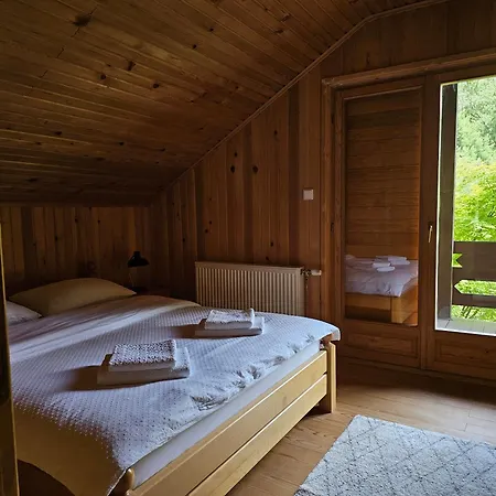 Semesterbostad House Bella *