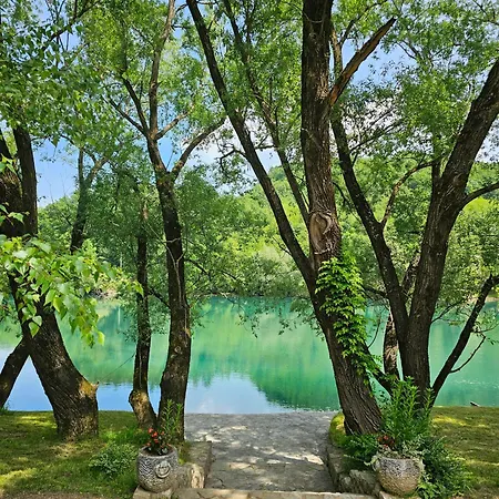 Semesterbostad House Bella *